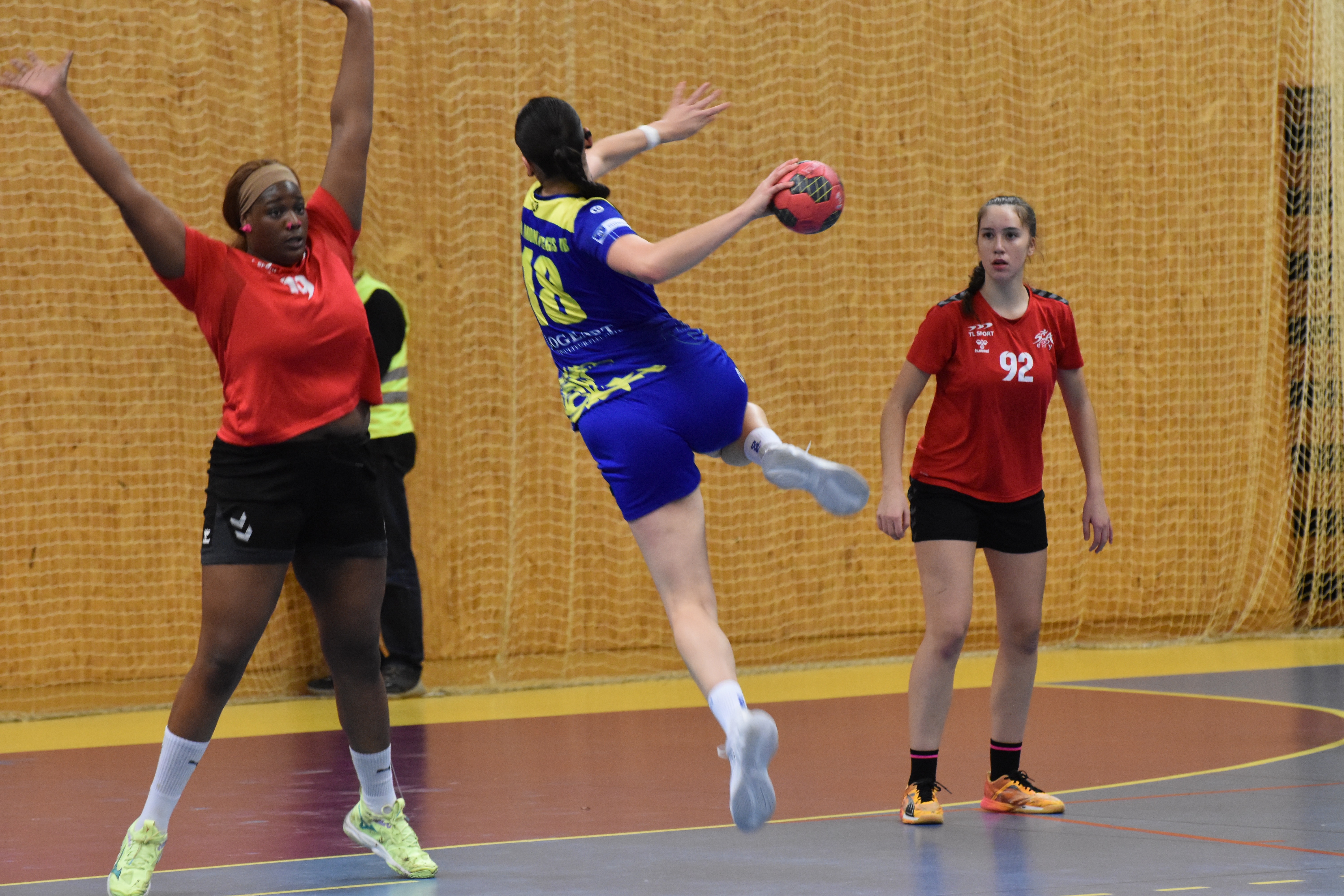 Les joueuses de l’USM Montargis en match — USM–Évry — DSC_0225