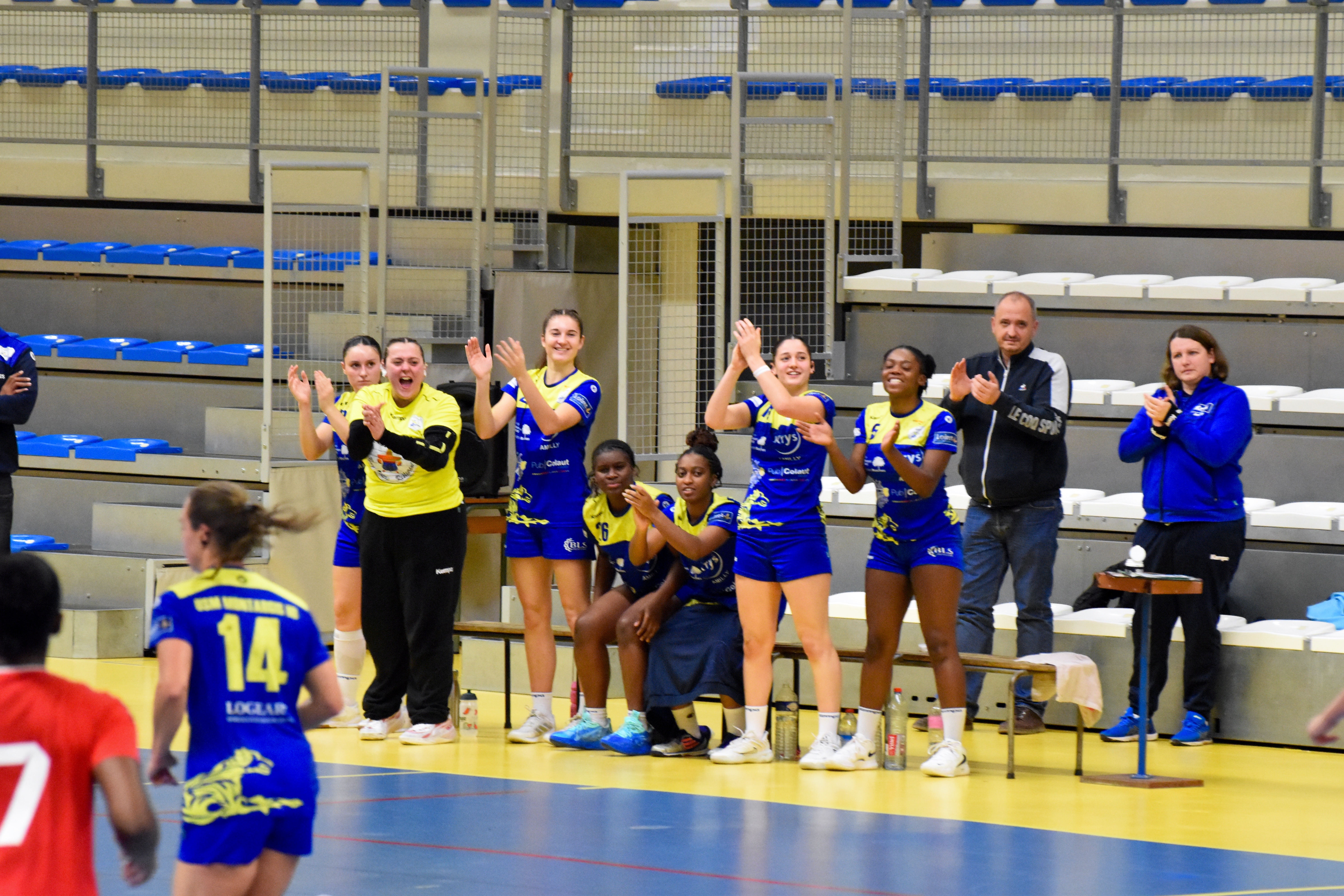Coaching et banc de l’USM Montargis — USM–Évry — DSC_0755